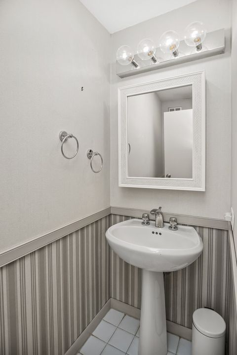 Tiny photo for 4170 N Marine Drive #9F, Chicago, IL 60613 (MLS # 12492640)