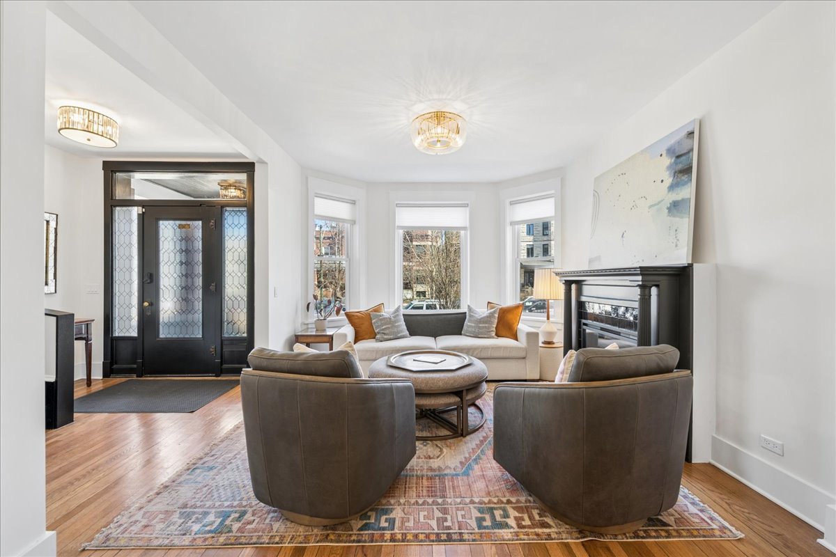 4912 N Winchester Avenue