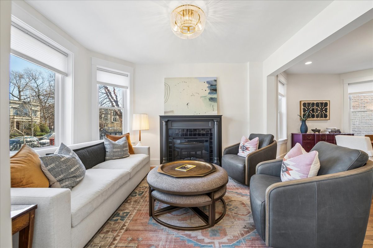 4912 N Winchester Avenue