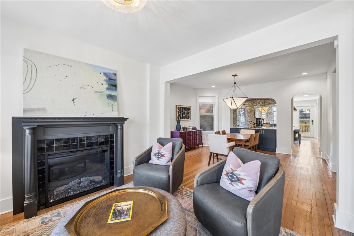 4912 N Winchester Avenue