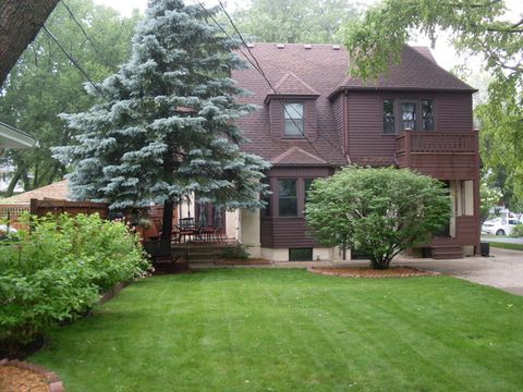 A home in LA GRANGE PARK