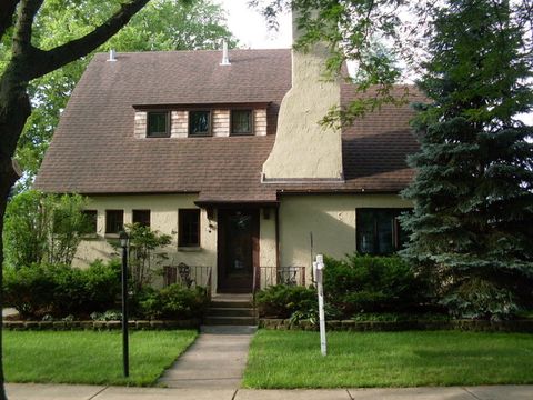 A home in LA GRANGE PARK