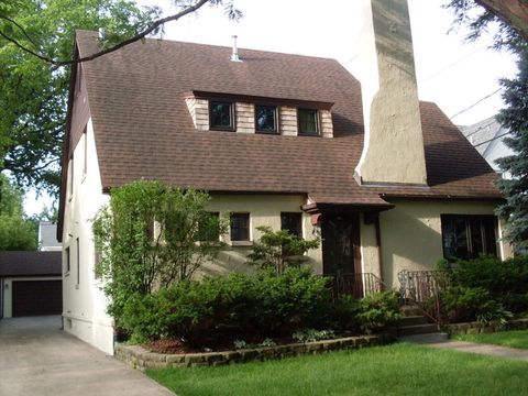 A home in LA GRANGE PARK