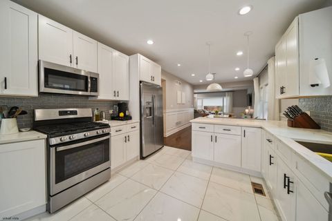 Tiny photo for 2406 Oak Park Avenue, Berwyn, IL 60402 (MLS # 12496020)