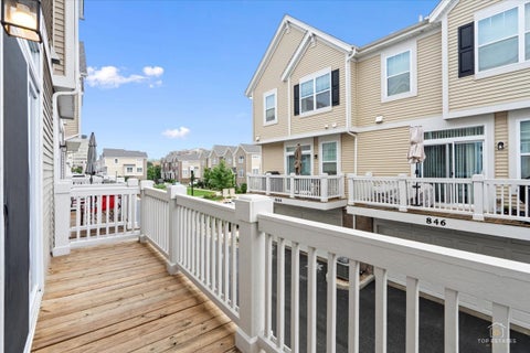 Tiny photo for 811 Lee Street, Des Plaines, IL 60016 (MLS # 12701105)