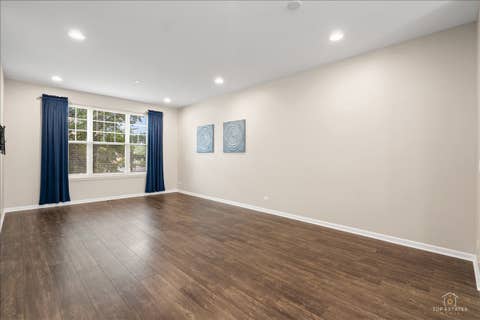 Tiny photo for 811 Lee Street, Des Plaines, IL 60016 (MLS # 12701105)