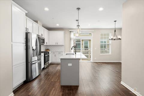 Tiny photo for 811 Lee Street, Des Plaines, IL 60016 (MLS # 12701105)