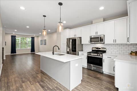 Tiny photo for 811 Lee Street, Des Plaines, IL 60016 (MLS # 12701105)