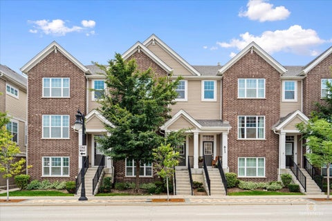 Tiny photo for 811 Lee Street, Des Plaines, IL 60016 (MLS # 12701105)