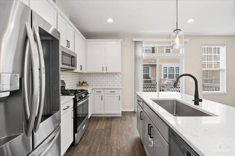 Tiny photo for 811 Lee Street, Des Plaines, IL 60016 (MLS # 12701105)