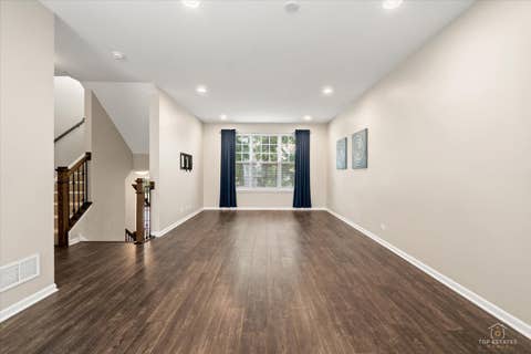 Tiny photo for 811 Lee Street, Des Plaines, IL 60016 (MLS # 12701105)