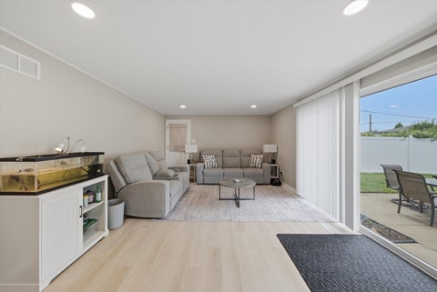 Tiny photo for 10324 S Kolmar Avenue, Oak Lawn, IL 60453 (MLS # 12784857)