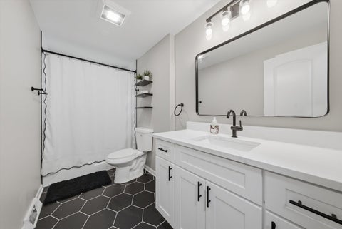 Tiny photo for 10324 S Kolmar Avenue, Oak Lawn, IL 60453 (MLS # 12784857)