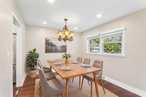 Tiny photo for 807 E Golfview Drive, Mount Prospect, IL 60056 (MLS # 12634807)