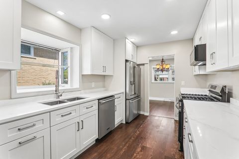 Tiny photo for 807 E Golfview Drive, Mount Prospect, IL 60056 (MLS # 12634807)