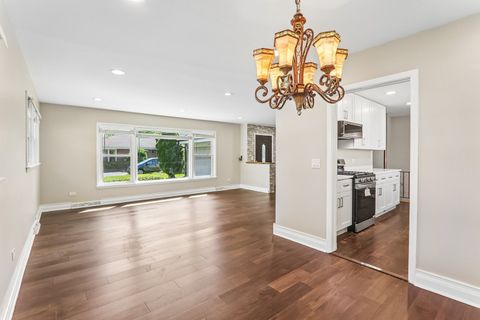 Tiny photo for 807 E Golfview Drive, Mount Prospect, IL 60056 (MLS # 12634807)