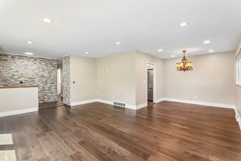 Tiny photo for 807 E Golfview Drive, Mount Prospect, IL 60056 (MLS # 12634807)