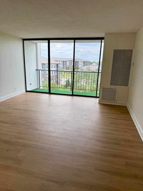 Tiny photo for 2015 S Finley Road S #812, Lombard, IL 60148 (MLS # 12714186)