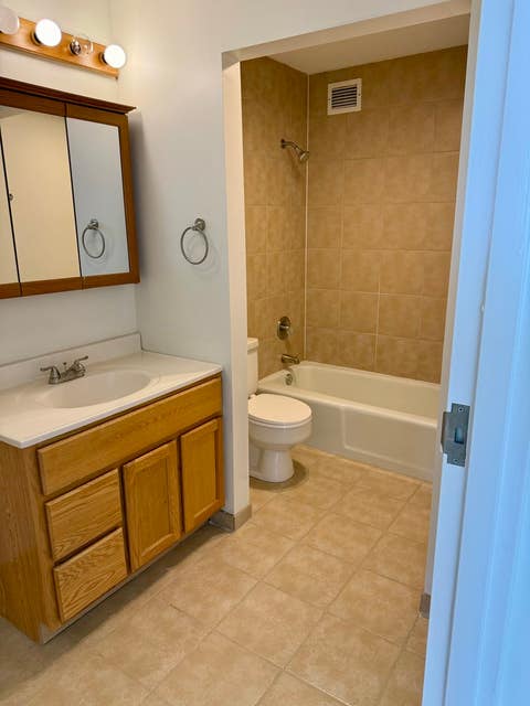 Tiny photo for 2015 S Finley Road S #812, Lombard, IL 60148 (MLS # 12714186)