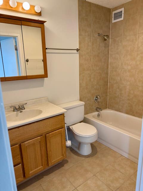 Tiny photo for 2015 S Finley Road S #812, Lombard, IL 60148 (MLS # 12714186)