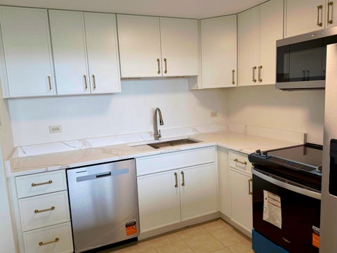 Tiny photo for 2015 S Finley Road S #812, Lombard, IL 60148 (MLS # 12714186)