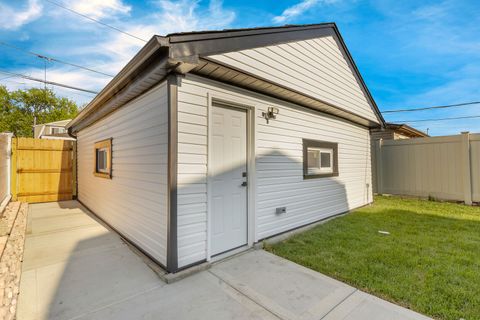 Tiny photo for 11247 S Central Park Avenue, Chicago, IL 60655 (MLS # 12627510)
