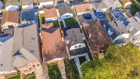 Tiny photo for 11247 S Central Park Avenue, Chicago, IL 60655 (MLS # 12627510)