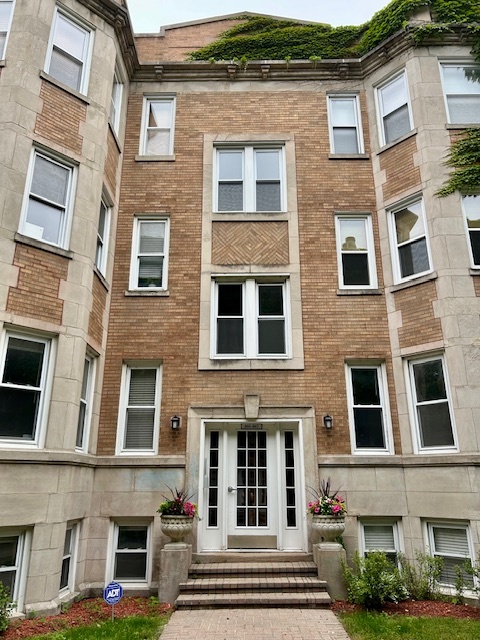 865 W Cornelia Avenue 1