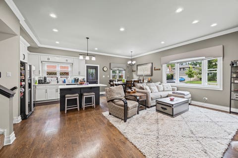 Tiny photo for 130 S Elm Tree Lane, Elmhurst, IL 60126 (MLS # 12658565)