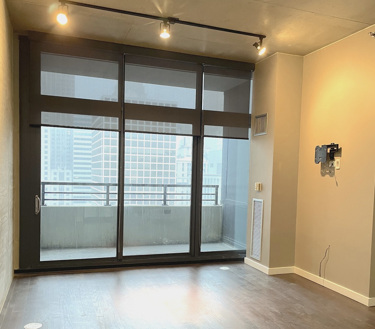 235 W Van Buren Street 2521