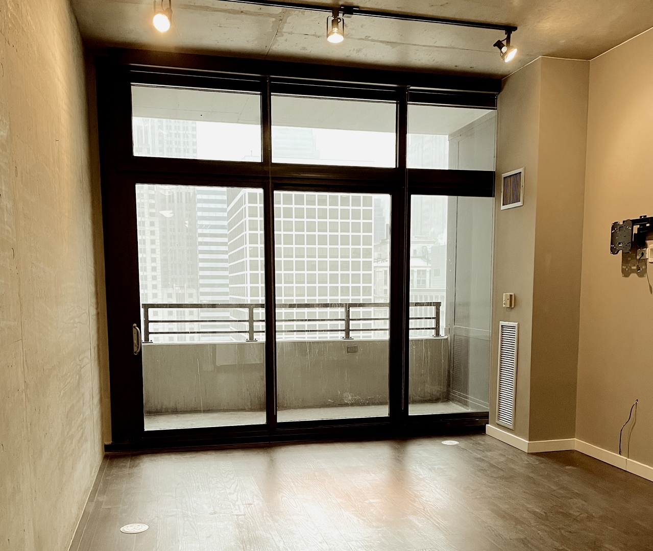 235 W Van Buren Street 2521