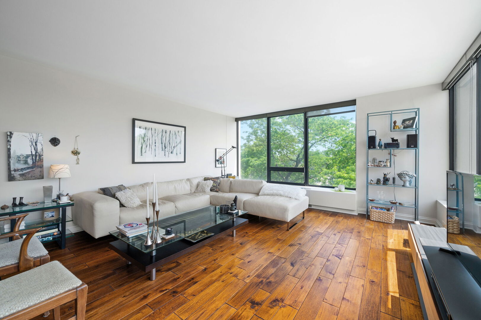 2800 N Lake Shore Drive 402