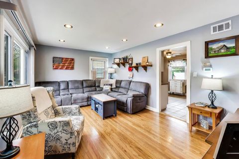 Tiny photo for Elmhurst, IL 60126 (MLS # 12632998)