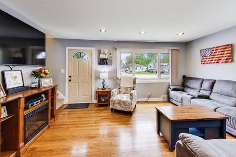 Tiny photo for Elmhurst, IL 60126 (MLS # 12632998)