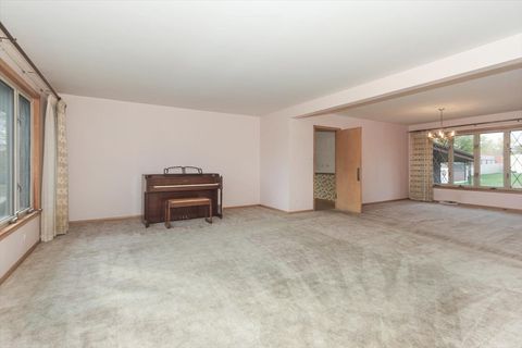 Tiny photo for 1420 Indian Hill Drive, Schaumburg, IL 60193 (MLS # 12510847)