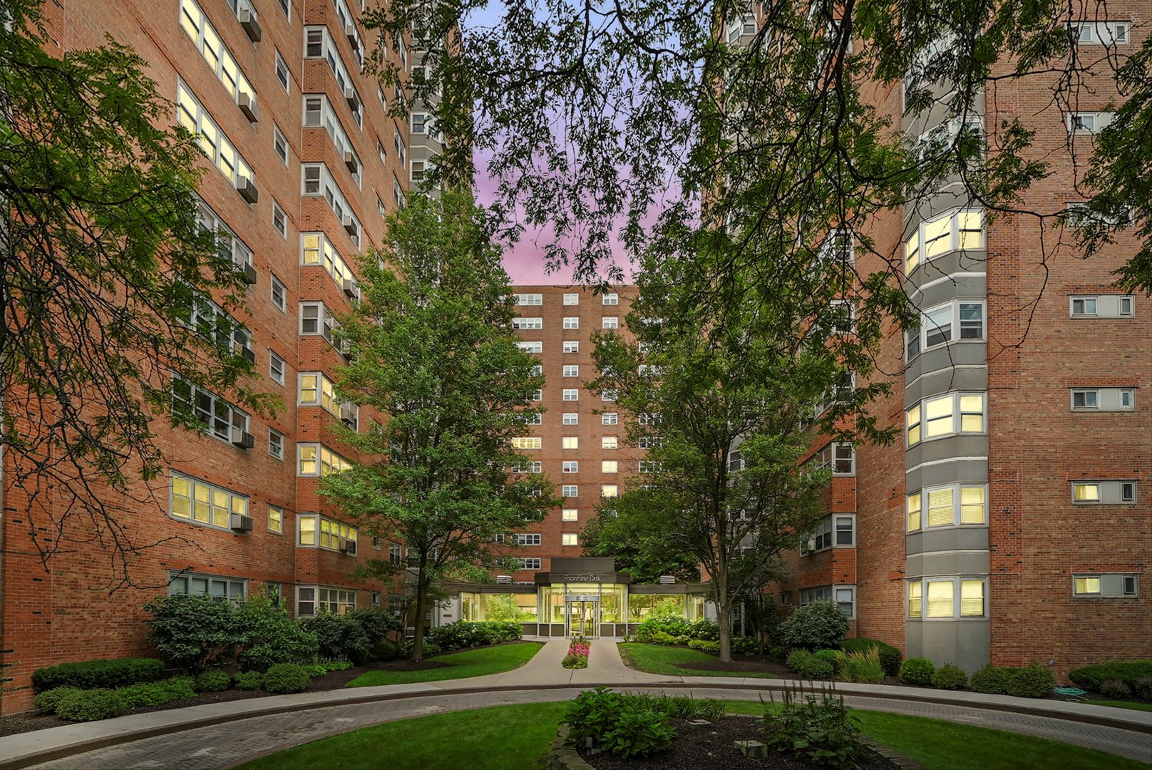 View Chicago, IL 60640 condo