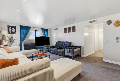 Tiny photo for 720 Wellington Avenue #405, Elk Grove Village, IL 60007 (MLS # 12589035)