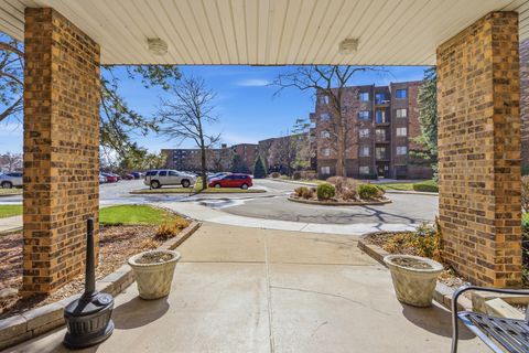 Tiny photo for 720 Wellington Avenue #405, Elk Grove Village, IL 60007 (MLS # 12589035)