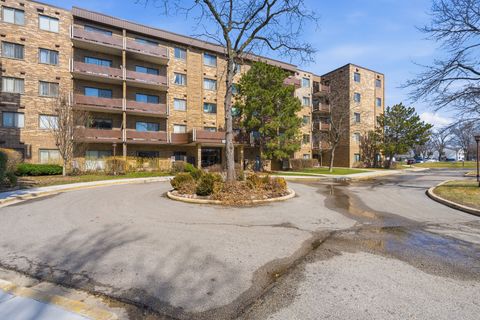 Tiny photo for 720 Wellington Avenue #405, Elk Grove Village, IL 60007 (MLS # 12589035)