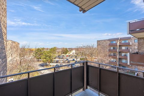 Tiny photo for 720 Wellington Avenue #405, Elk Grove Village, IL 60007 (MLS # 12589035)