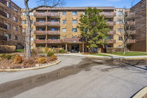 Tiny photo for 720 Wellington Avenue #405, Elk Grove Village, IL 60007 (MLS # 12589035)