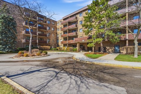 Tiny photo for 720 Wellington Avenue #405, Elk Grove Village, IL 60007 (MLS # 12589035)