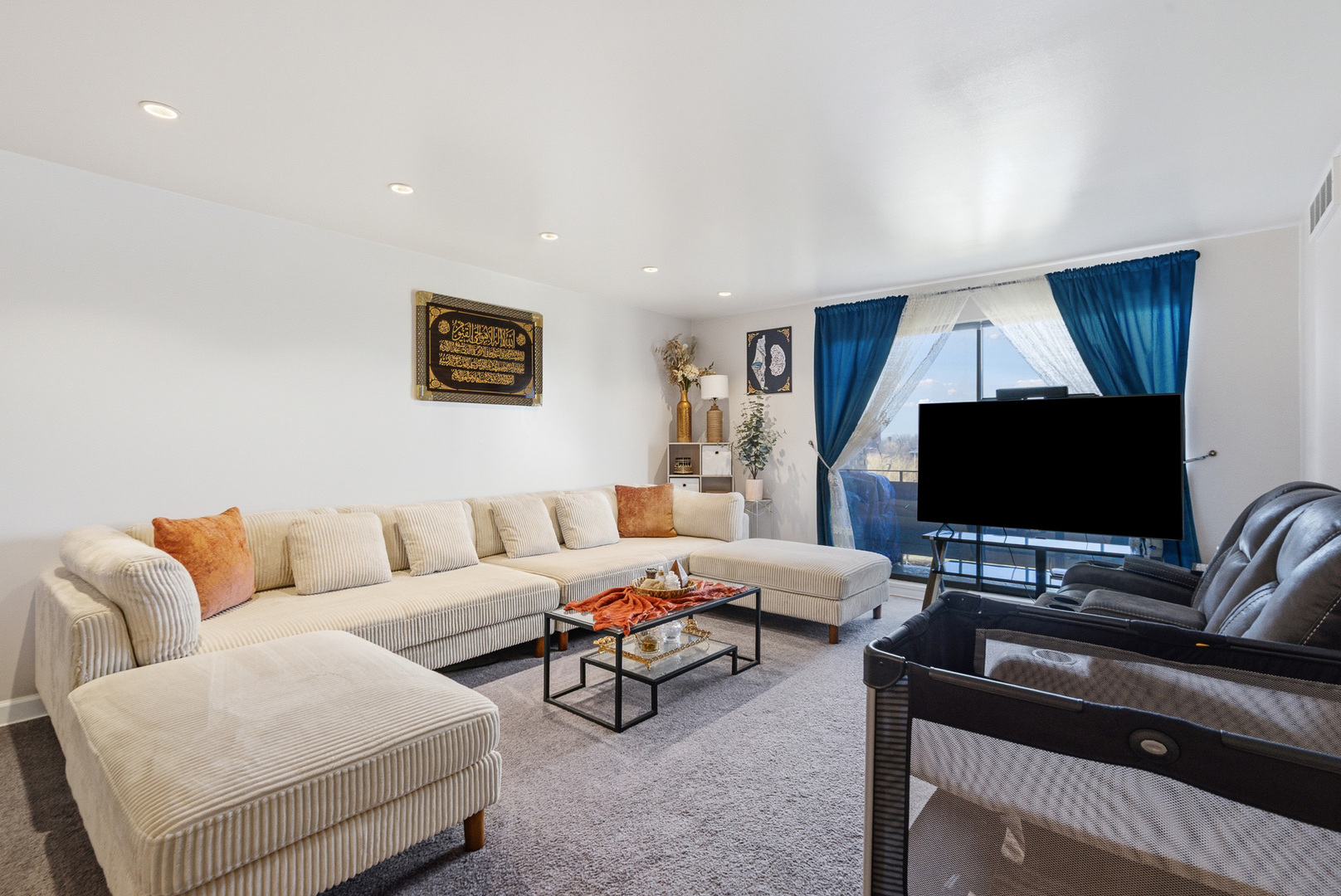 720 Wellington Avenue 405