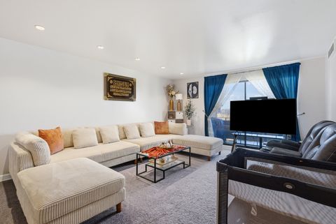 Tiny photo for 720 Wellington Avenue #405, Elk Grove Village, IL 60007 (MLS # 12589035)