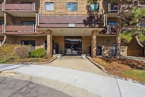 Tiny photo for 720 Wellington Avenue #405, Elk Grove Village, IL 60007 (MLS # 12589035)