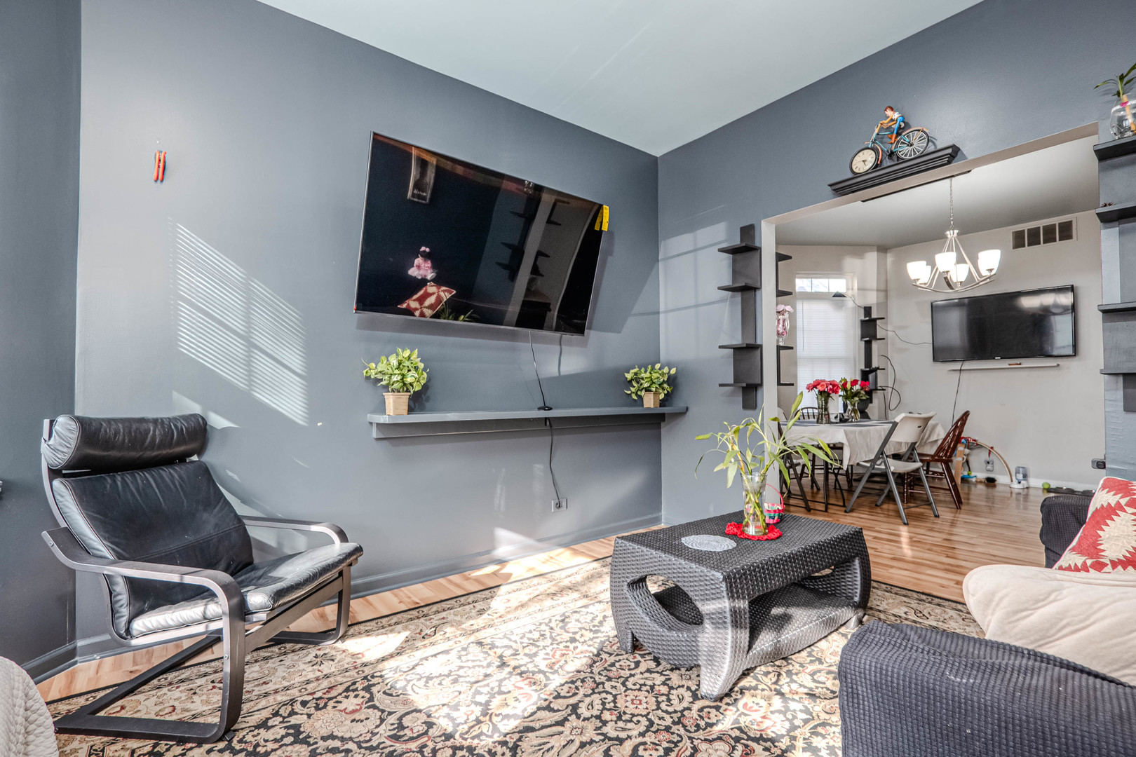 4910 W Walton Street