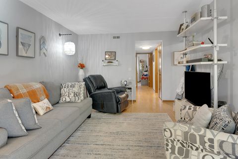 Tiny photo for 17961 Royal Oak Court #1S, Tinley Park, IL 60477 (MLS # 12511351)