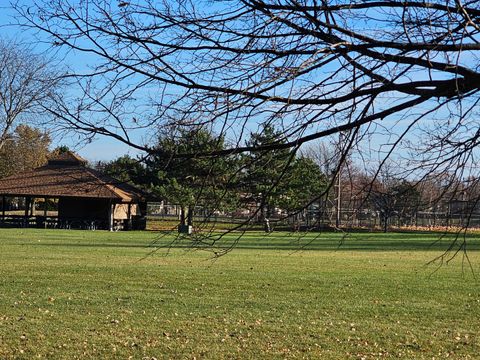 Tiny photo for 1007 CLEVELAND Court, Vernon Hills, IL 60061 (MLS # 12516497)