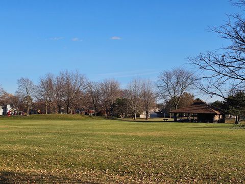 Tiny photo for 1007 CLEVELAND Court, Vernon Hills, IL 60061 (MLS # 12516497)