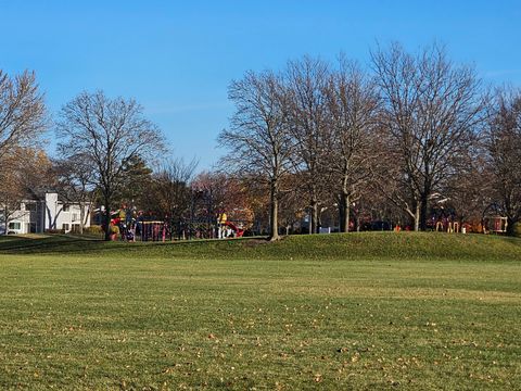 Tiny photo for 1007 CLEVELAND Court, Vernon Hills, IL 60061 (MLS # 12516497)